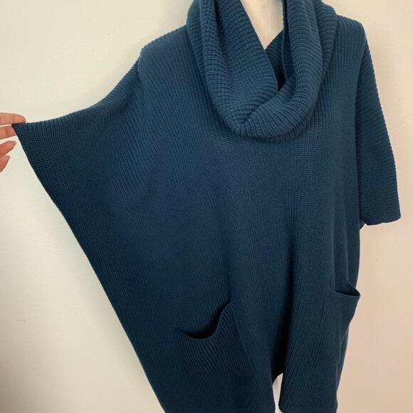 Cabi Chuncky Knit Sweater With detachable Neck Line - Picture 3 of 11